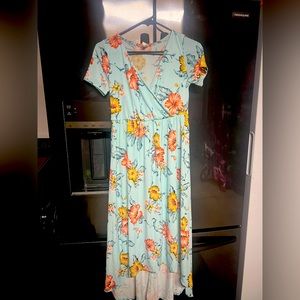 Small - Ladies maternity dress. Worn once for pictures.